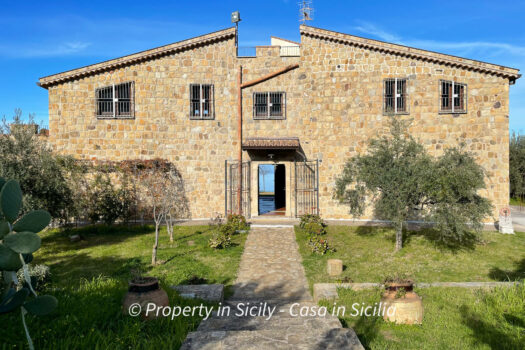 Sea-view villa in sicily