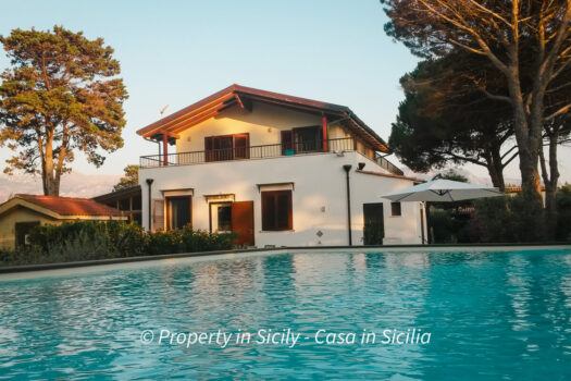 Villa with pool Sicily