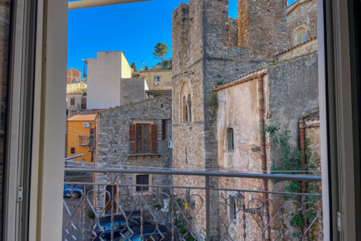 move-in property in collesano